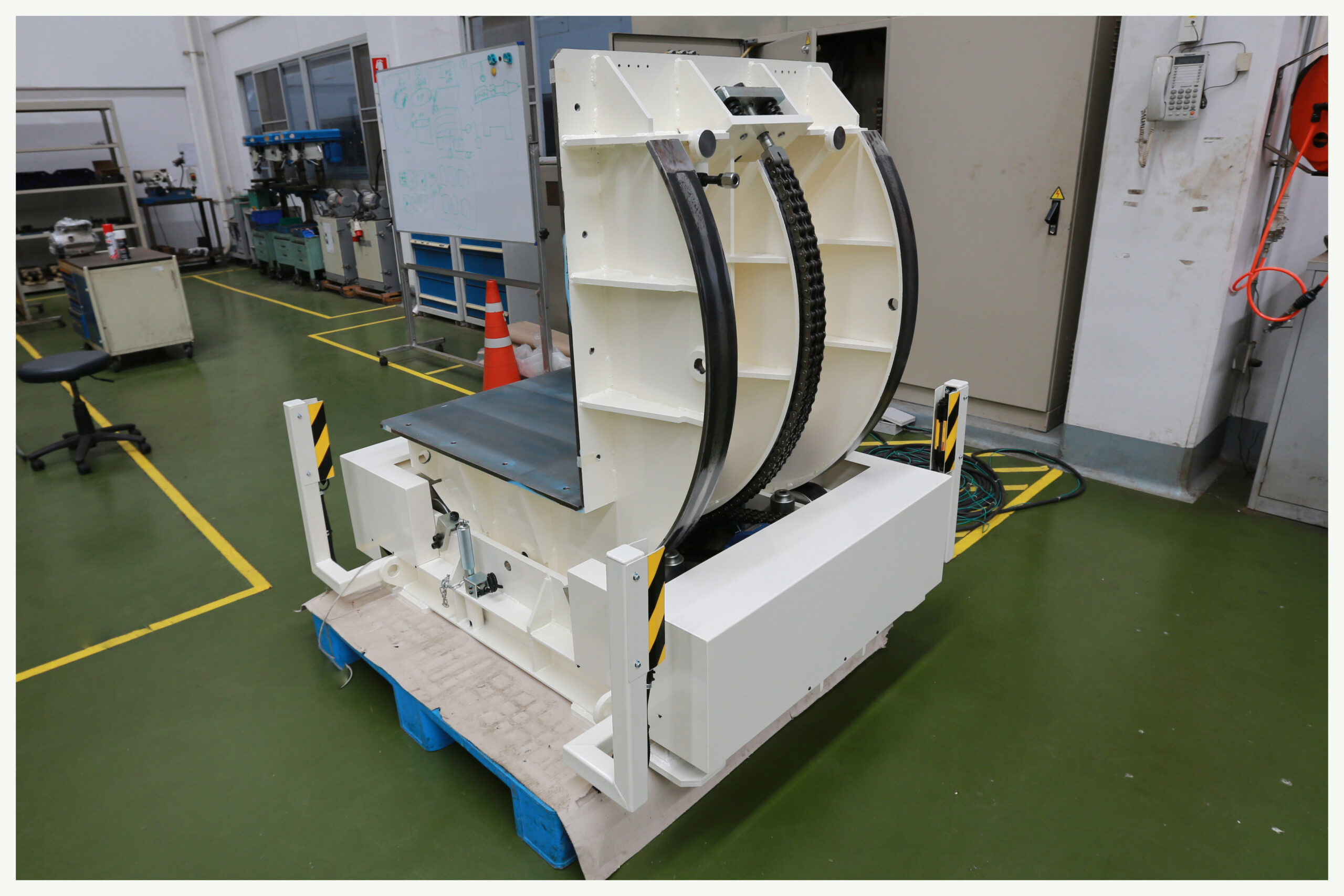 Mold reversing machine – TANABE (Thailand)